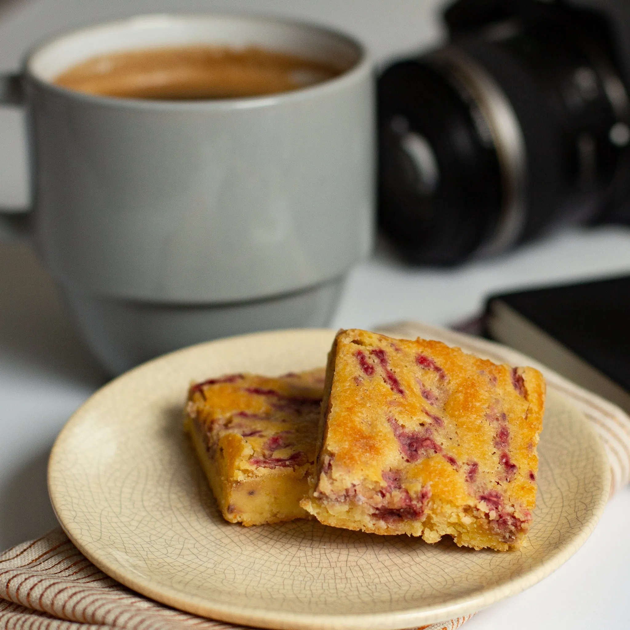 Strawberries and Cream Blondies Box of 8